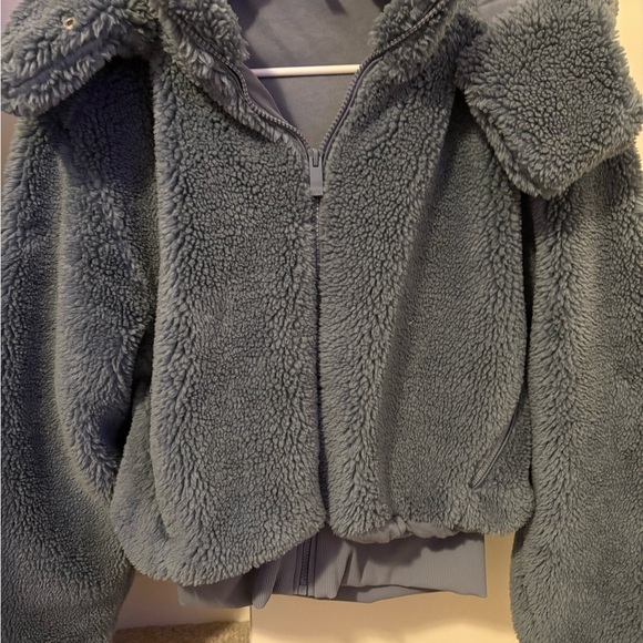 Alo Foxy Sherpa Jacket, Size Small, Steel Blue - Picture 8 of 8